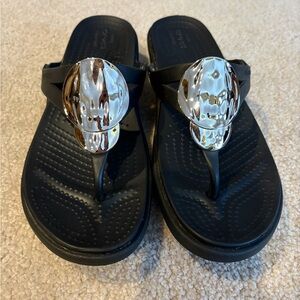 CROCS Black Flip Flop Sandals with Textured Soles